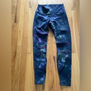 Lululemon wunder under size 8 GUC, aura dark chrome